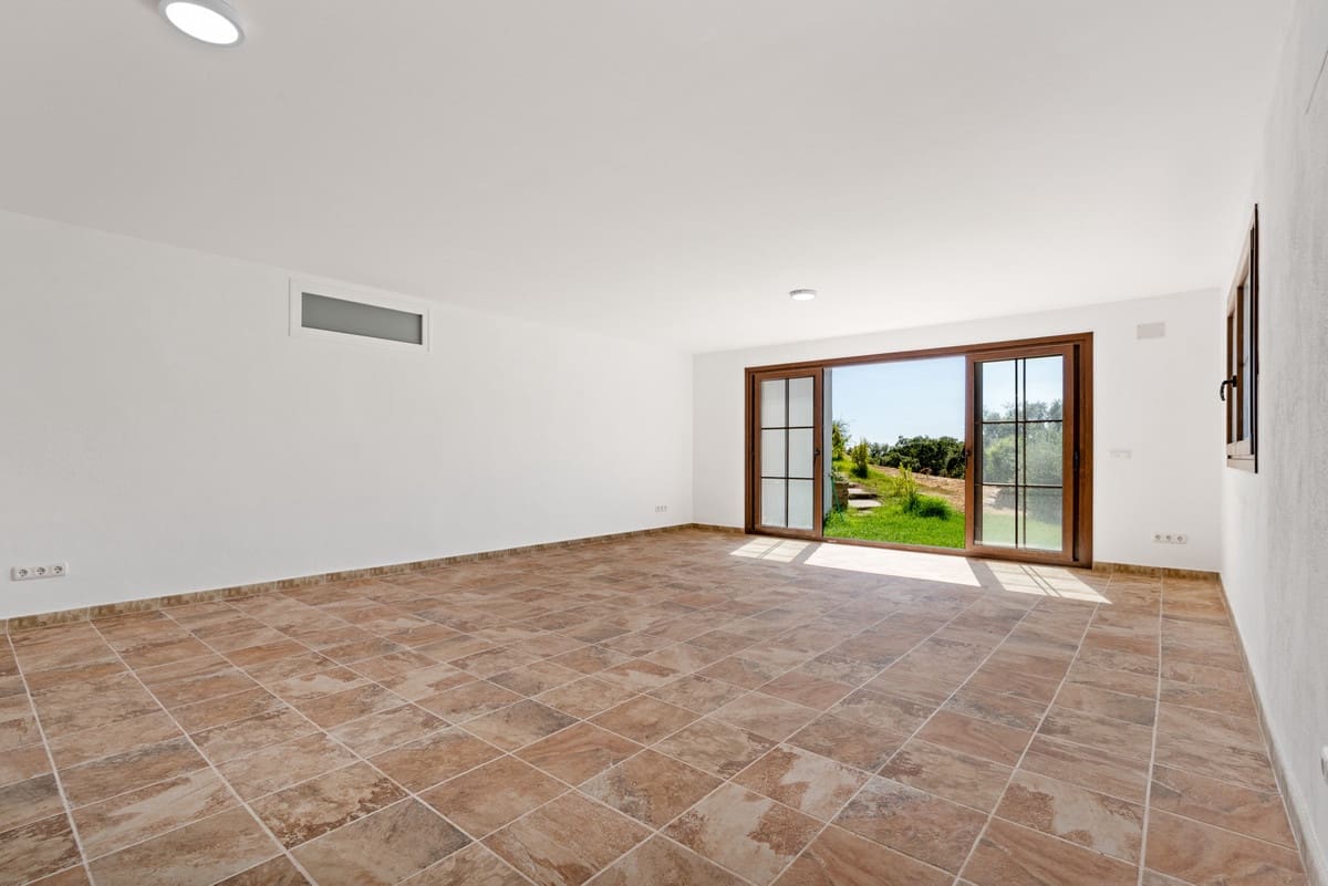 4 bedroom Villa for sale in Casares - € 1,645,000 (Ref: 9541994)