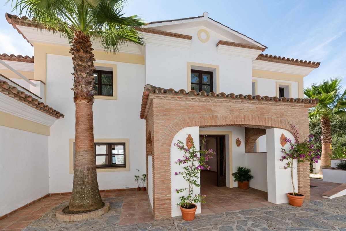 4 bedroom Villa for sale in Casares - € 1,645,000 (Ref: 9541994)