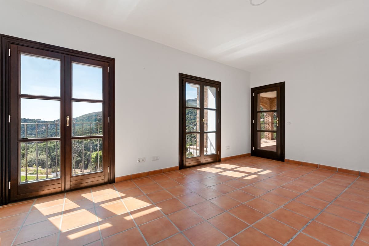 4 bedroom Villa for sale in Casares - € 1,645,000 (Ref: 9541994)