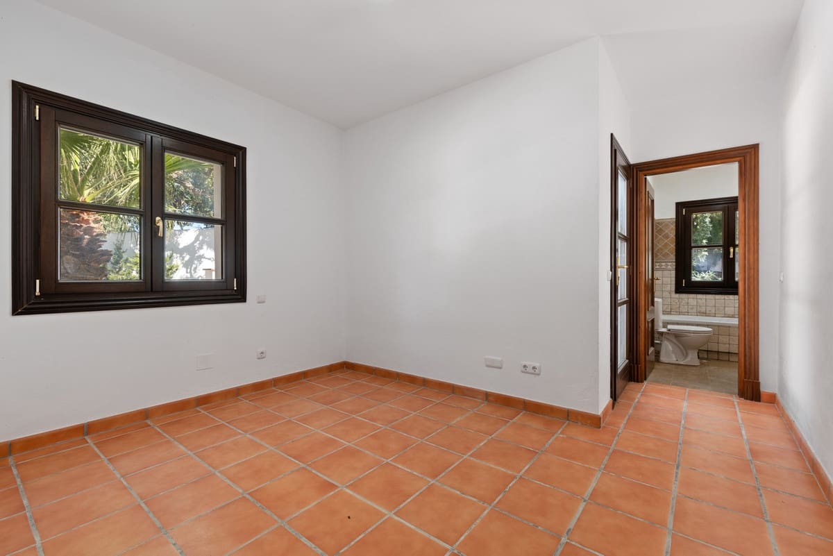4 bedroom Villa for sale in Casares - € 1,645,000 (Ref: 9541994)