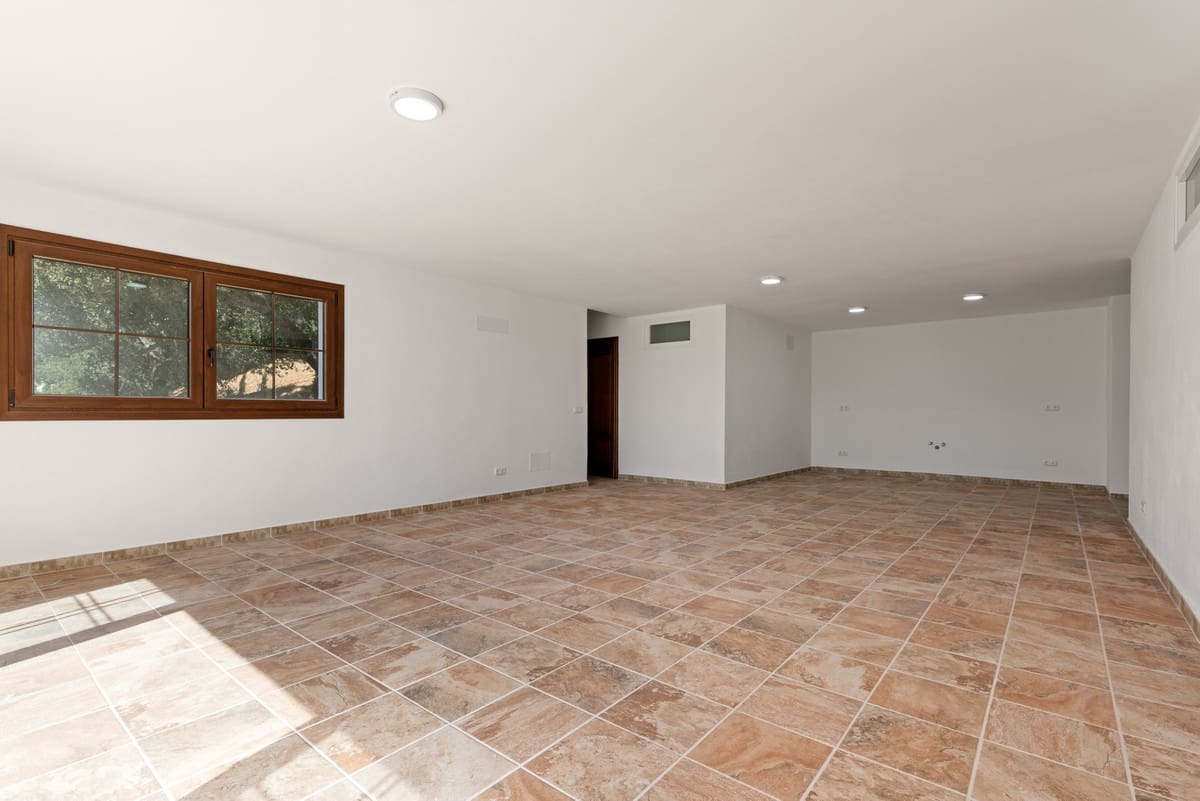 4 bedroom Villa for sale in Casares - € 1,645,000 (Ref: 9541994)