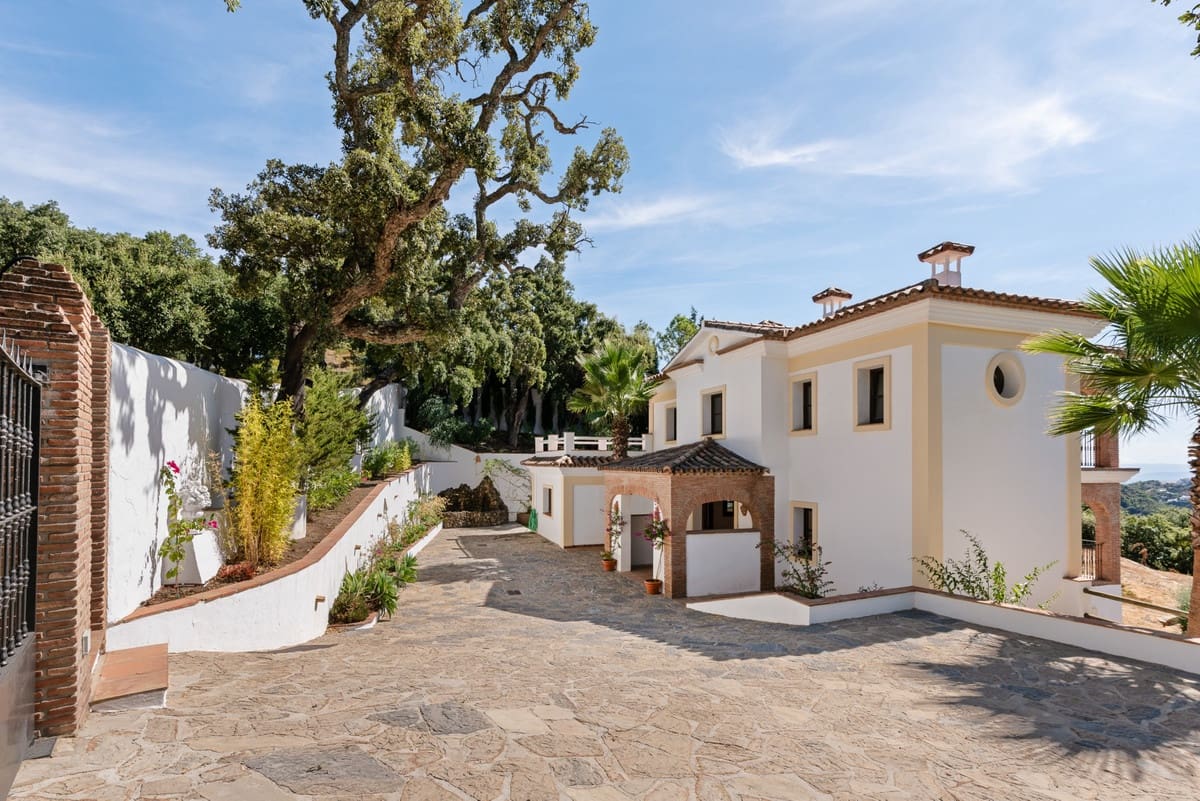 4 bedroom Villa for sale in Casares - € 1,645,000 (Ref: 9541994)