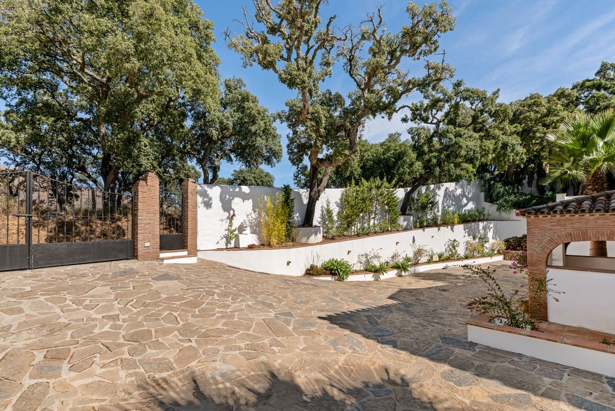4 bedroom Villa for sale in Casares - € 1,645,000 (Ref: 9541994)