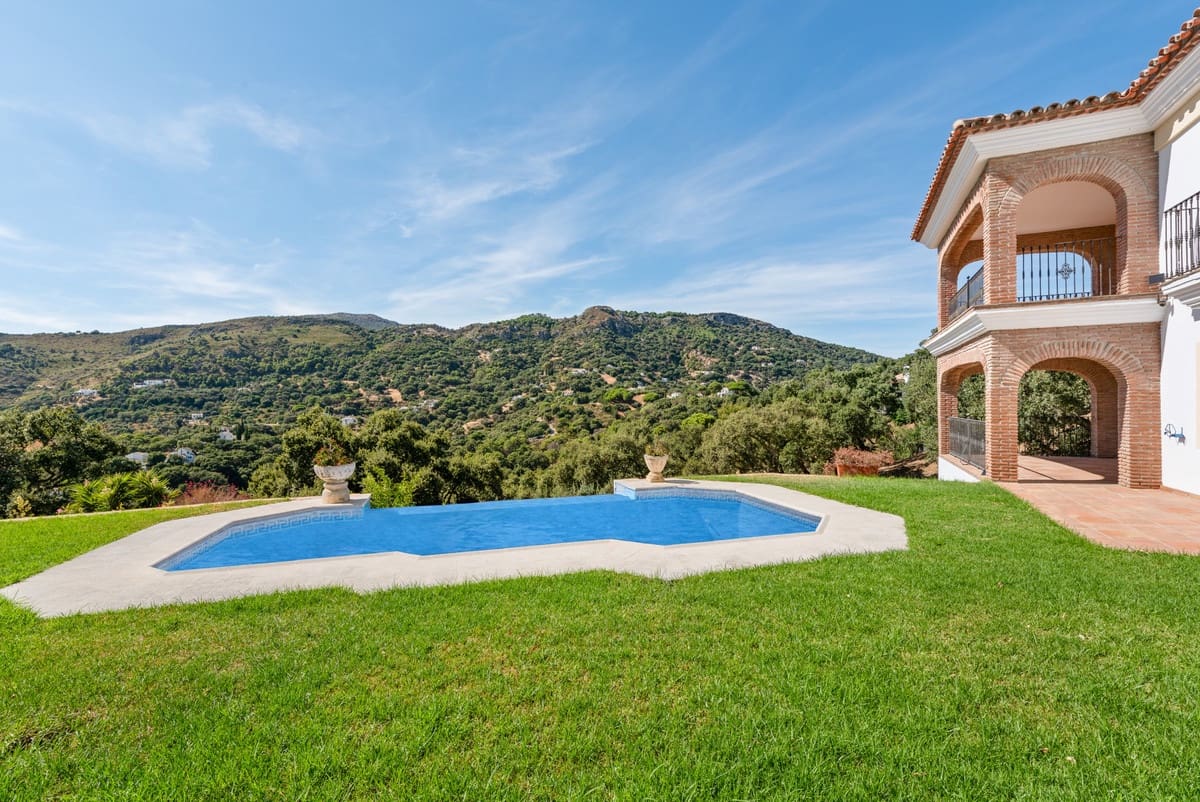 4 bedroom Villa for sale in Casares - € 1,645,000 (Ref: 9541994)