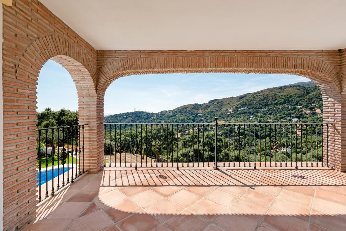 4 bedroom Villa for sale in Casares - € 1,645,000 (Ref: 9541994)