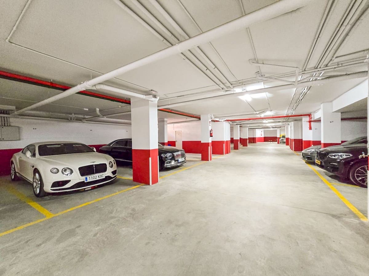 2 slaapkamer Appartement te koop in Marbella met garage - € 995.000 (Ref: 9548839)