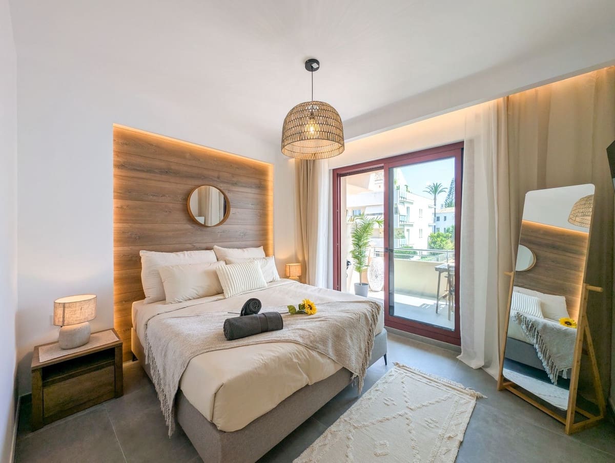 2 soveværelse Lejlighed til salg i San Pedro de Alcantara med garage - € 830.000 (Ref: 9548839)