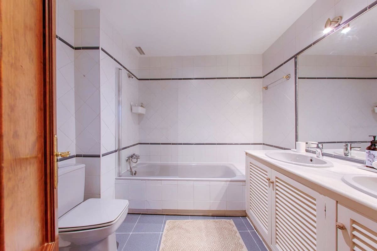 3 sypialnia Apartament na sprzedaż w Marbella - 725 000 € (Ref: 9548841)