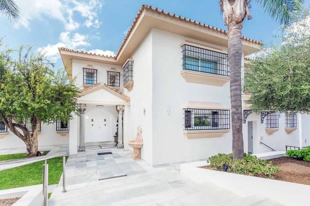 6 soveværelse Villa til salg i Río Real, Marbella med garage - € 2.890.000 (Ref: 9548844)