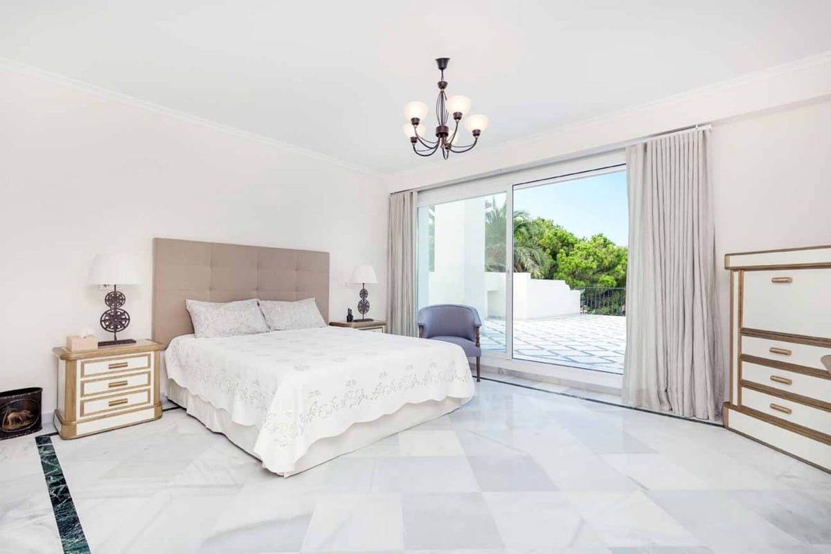 6 soverom Villa til salgs i Rio Real med garasje - € 2 890 000 (Ref: 9548844)