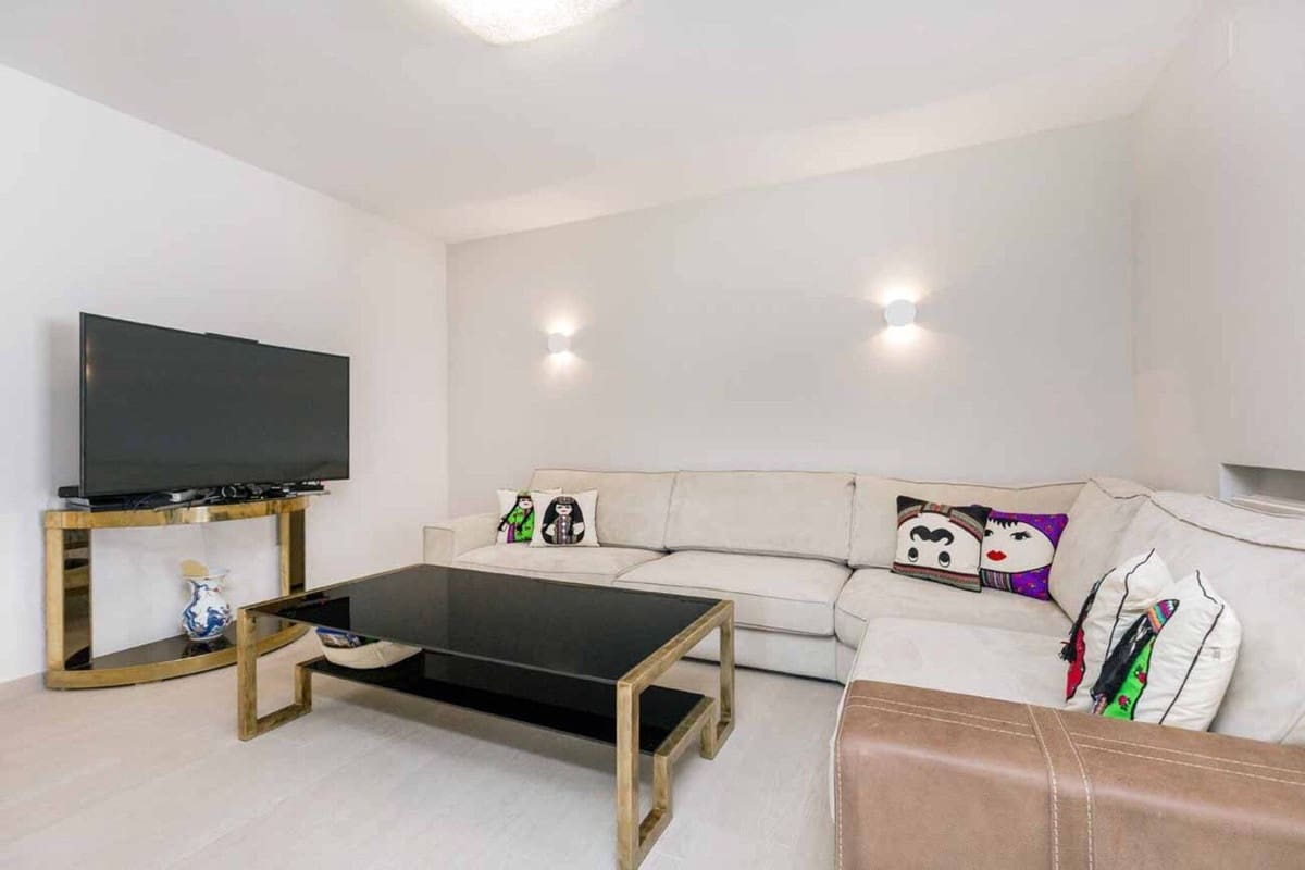 6 soverom Villa til salgs i Rio Real med garasje - € 2 890 000 (Ref: 9548844)