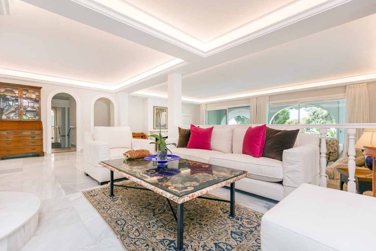 6 soverom Villa til salgs i Rio Real med garasje - € 2 890 000 (Ref: 9548844)