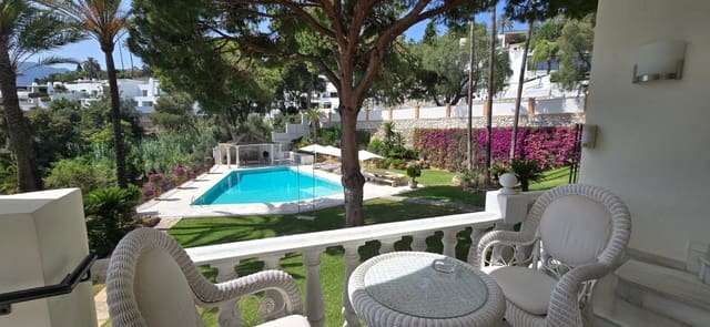 6 soveværelse Villa til salg i Río Real, Marbella med garage - € 2.890.000 (Ref: 9548844)