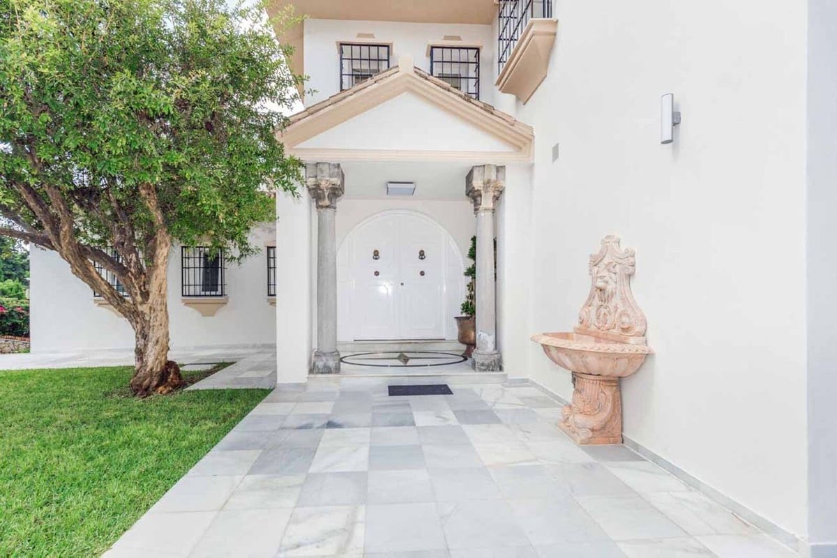6 soverom Villa til salgs i Rio Real med garasje - € 2 890 000 (Ref: 9548844)