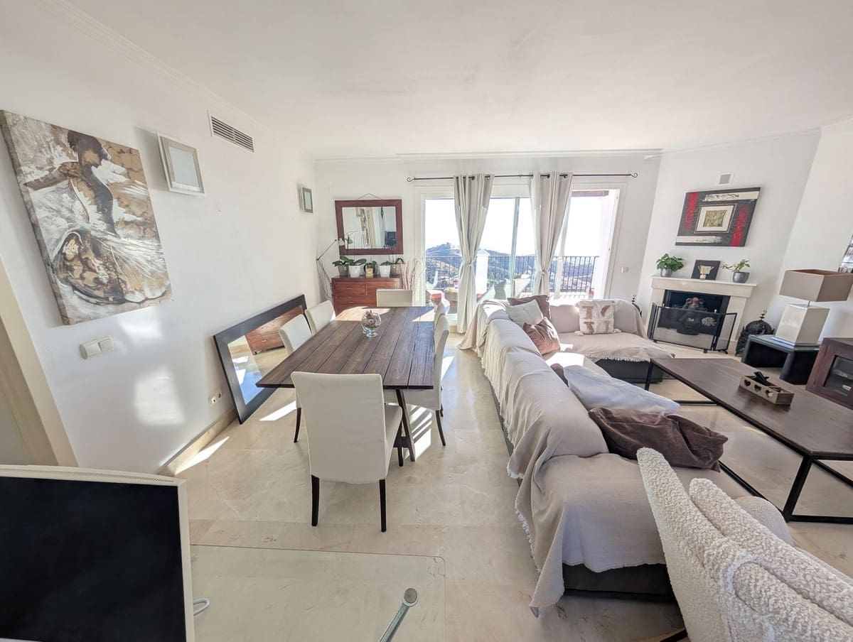 2 bedroom Apartment for sale in Calahonda with garage - € 439,000 (Ref: 9563725)