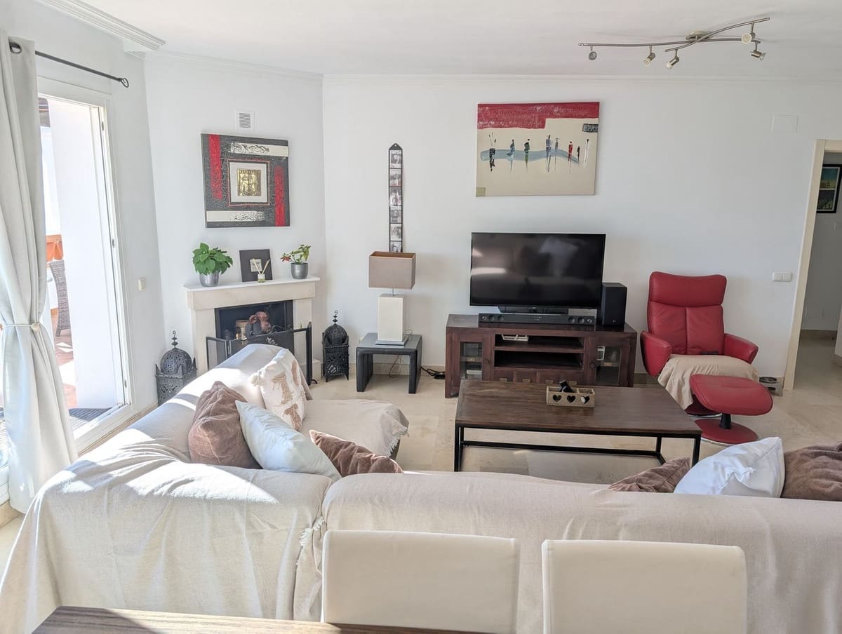 2 bedroom Apartment for sale in Calahonda with garage - € 439,000 (Ref: 9563725)