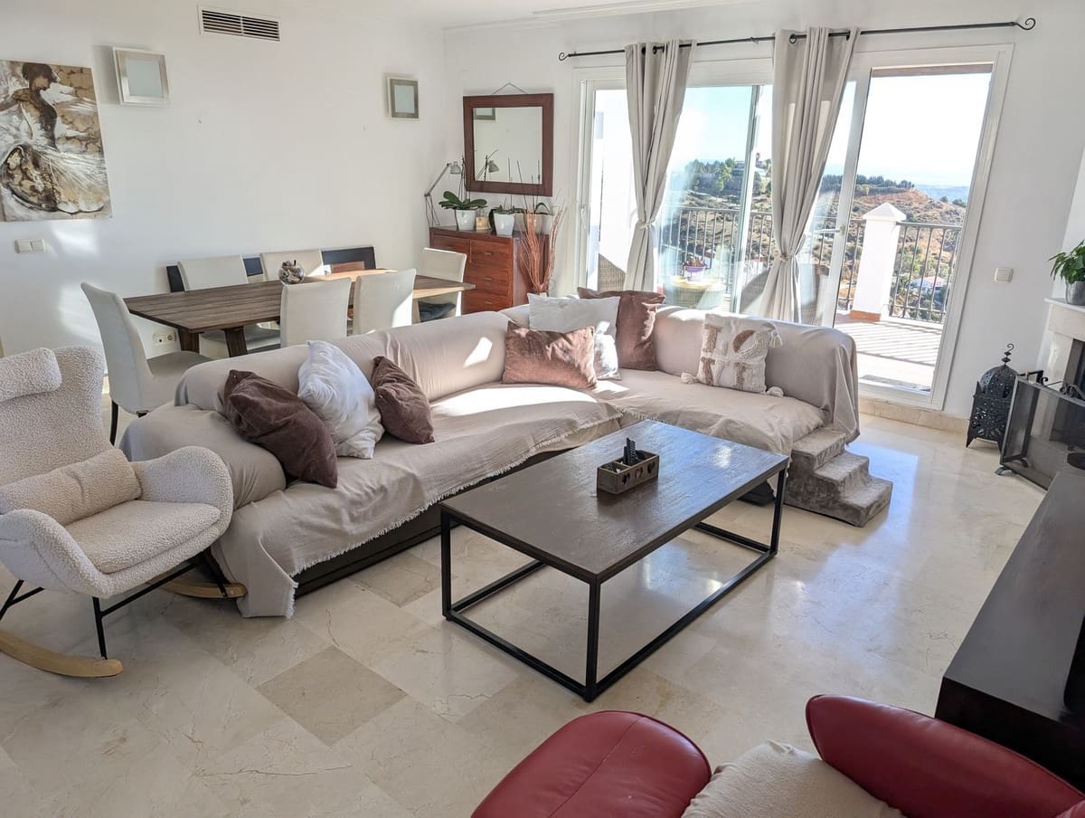 2 bedroom Apartment for sale in Calahonda with garage - € 439,000 (Ref: 9563725)