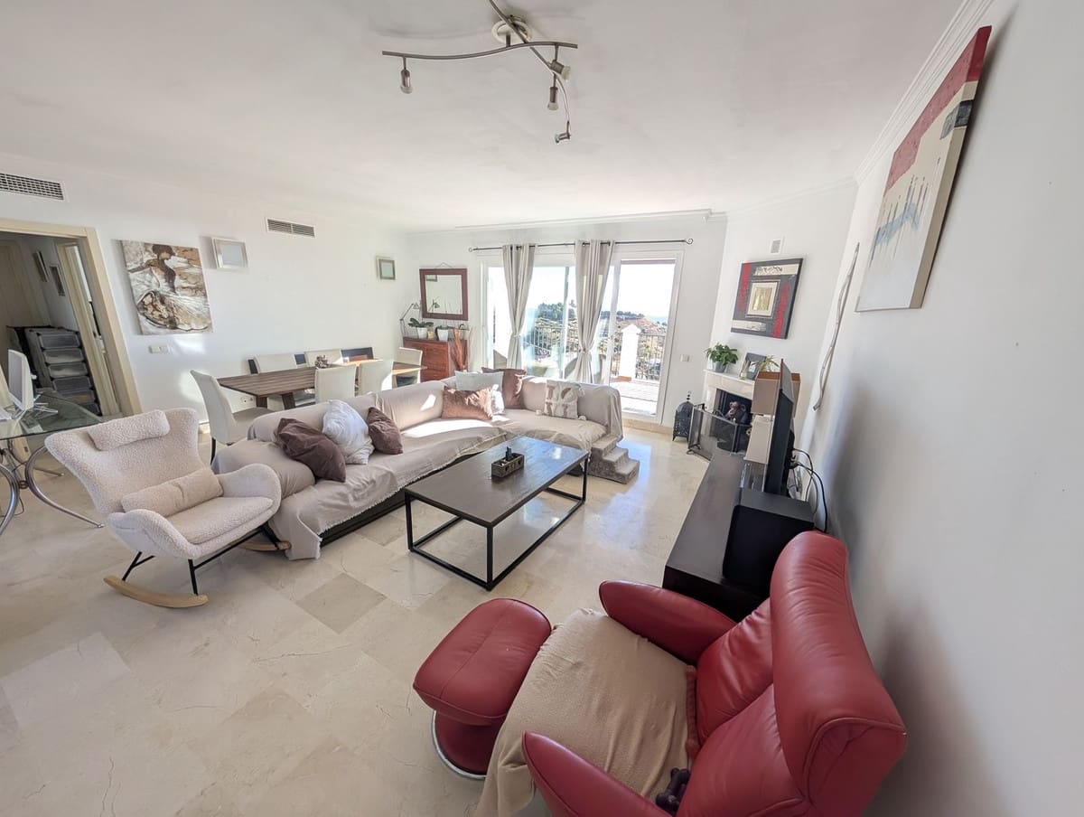 2 bedroom Apartment for sale in Calahonda with garage - € 439,000 (Ref: 9563725)