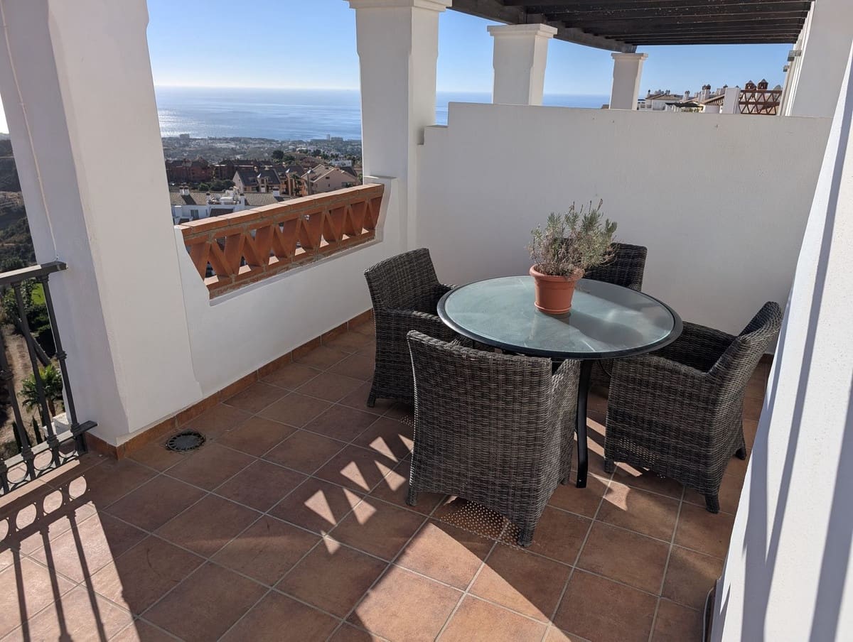 2 bedroom Apartment for sale in Calahonda with garage - € 439,000 (Ref: 9563725)