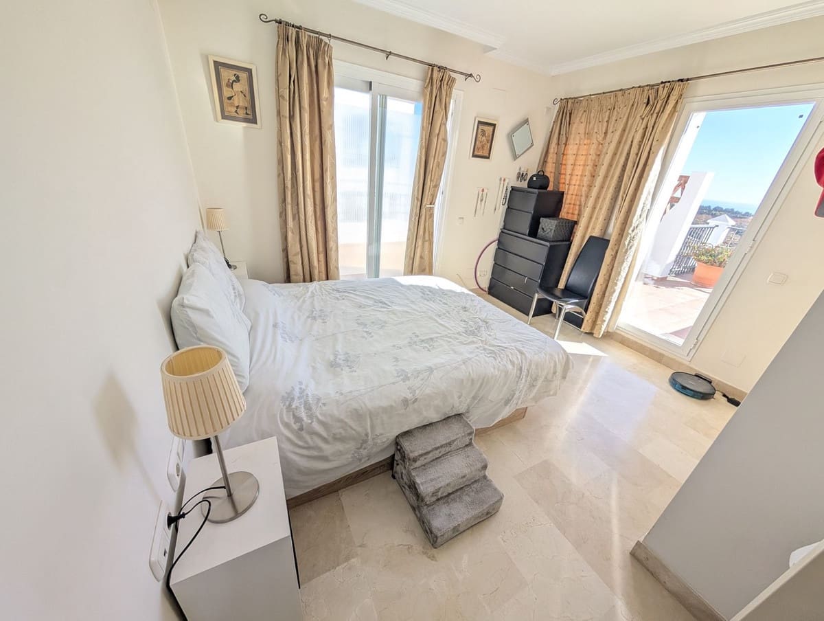 2 bedroom Apartment for sale in Calahonda with garage - € 439,000 (Ref: 9563725)