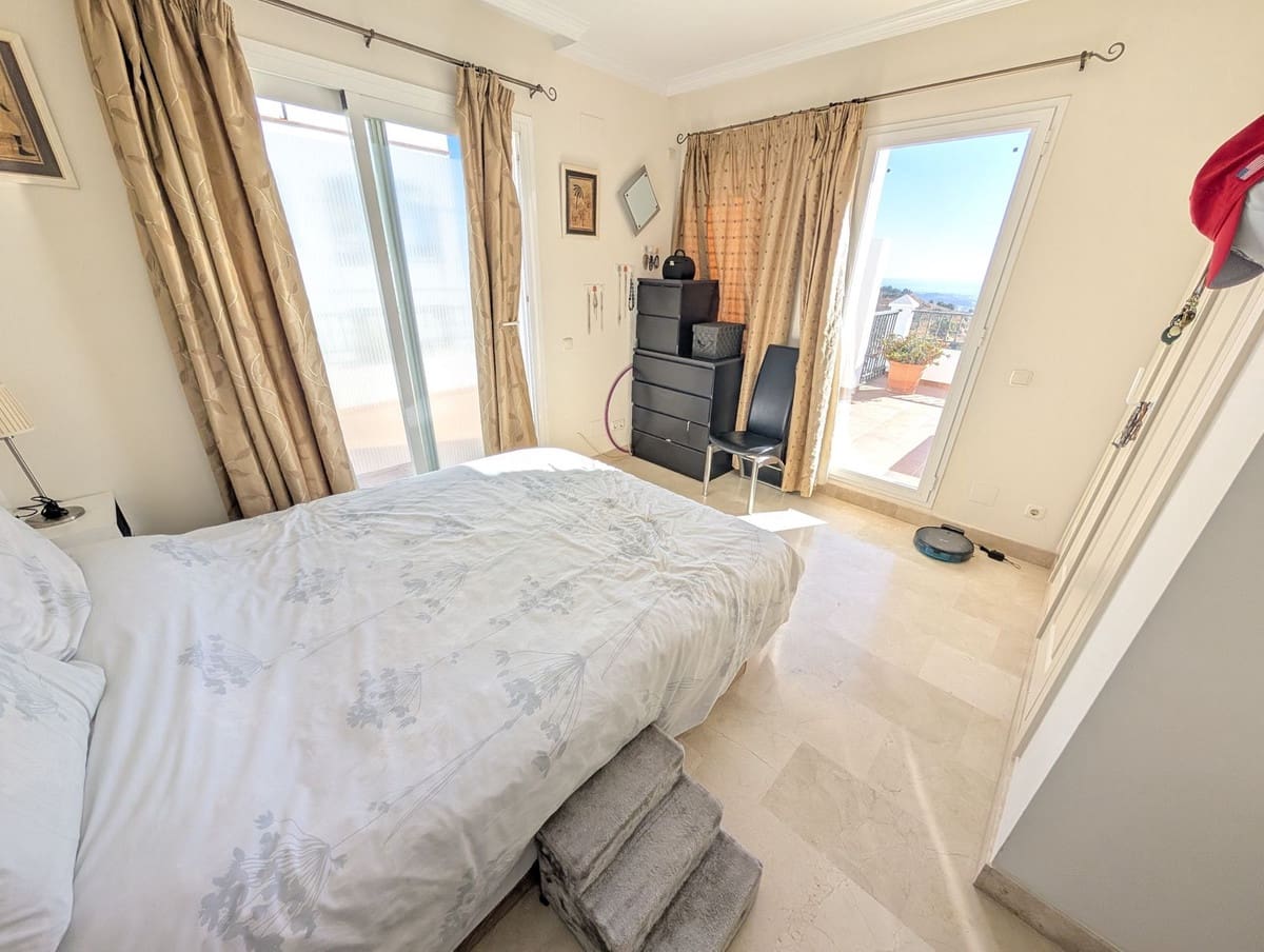 2 bedroom Apartment for sale in Calahonda with garage - € 439,000 (Ref: 9563725)