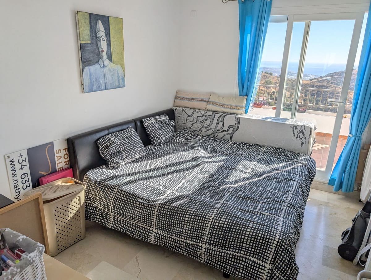 2 bedroom Apartment for sale in Calahonda with garage - € 439,000 (Ref: 9563725)