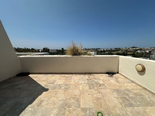 3 sypialnia Dom na sprzedaż w New Golden Mile, Estepona - 485 000 € (Ref: 9614184)