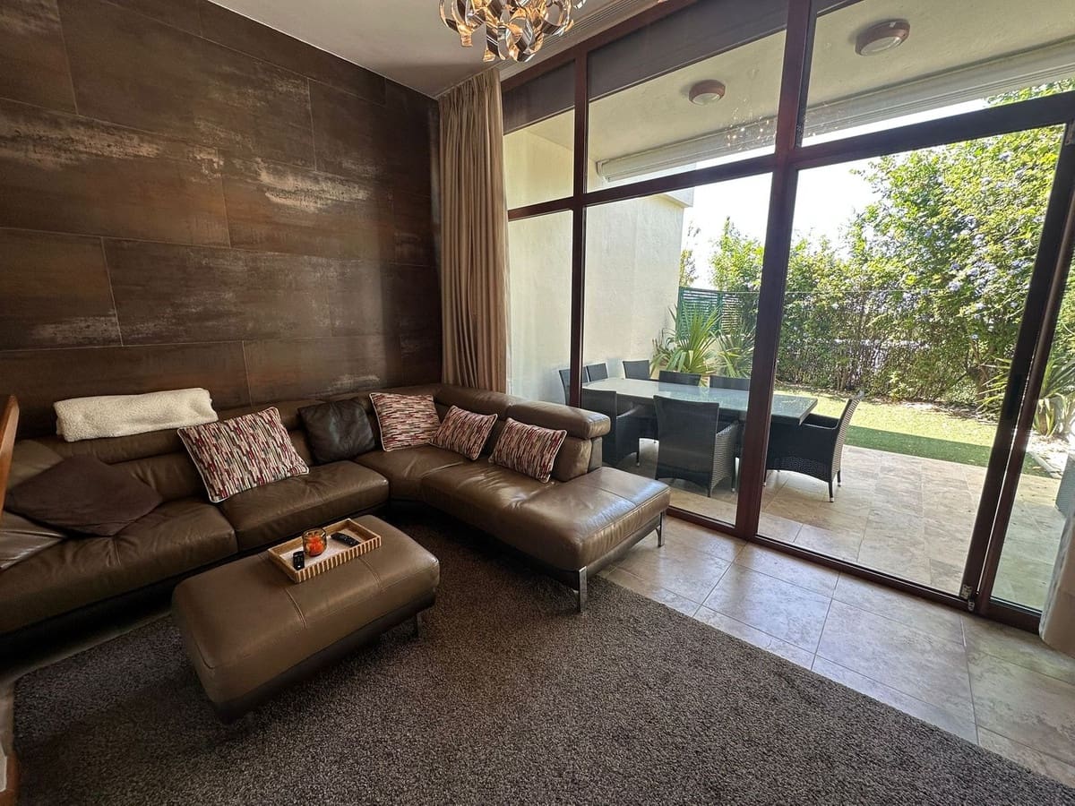 3 quarto Casa em Banda para venda em New Golden Mile - 485 000 € (Ref: 9614184)