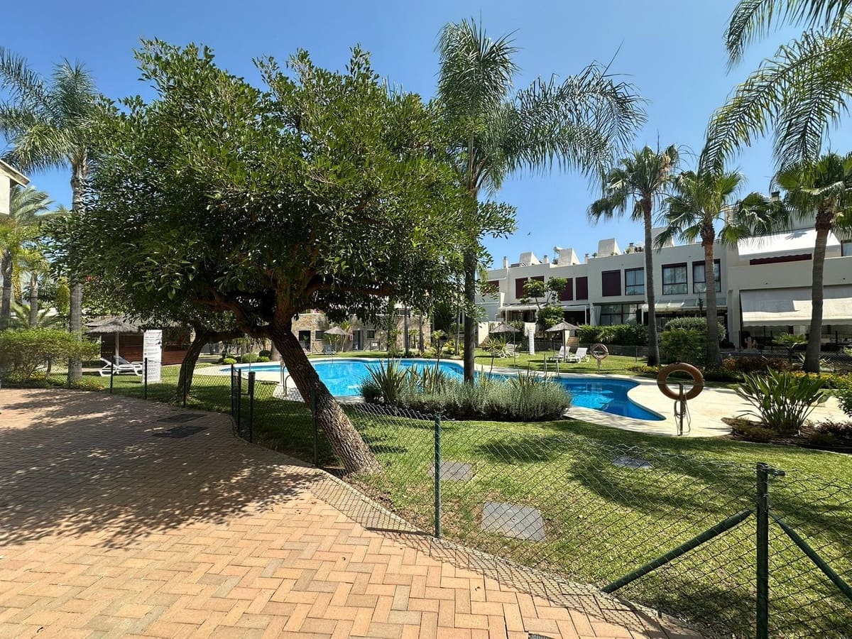 3 quarto Casa em Banda para venda em New Golden Mile - 485 000 € (Ref: 9614184)