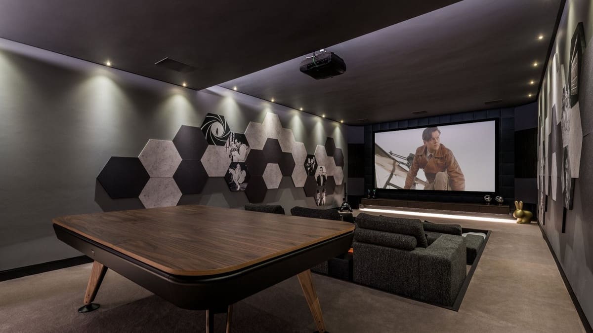 5 bedroom Villa for sale in Benahavis with garage - € 6,250,000 (Ref: 9614185)