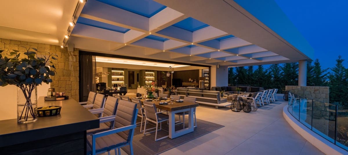 5 bedroom Villa for sale in Benahavis with garage - € 6,250,000 (Ref: 9614185)