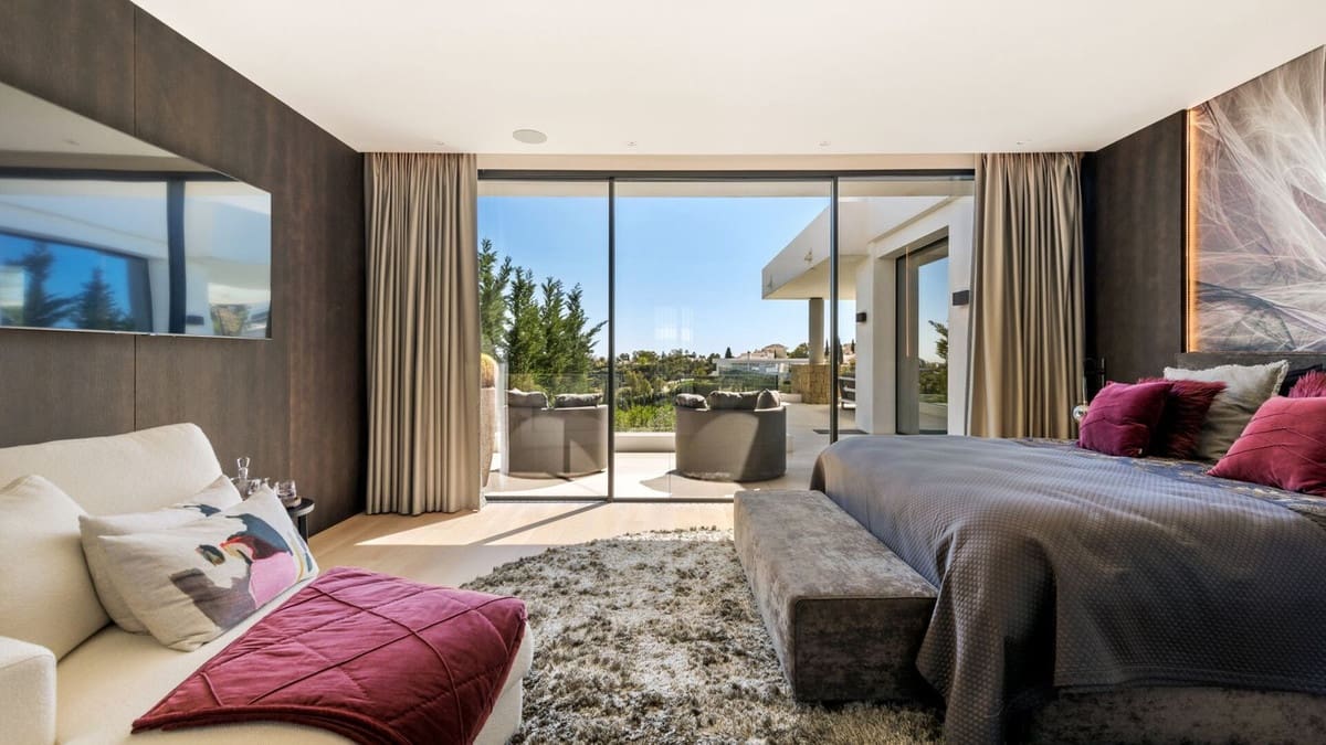 5 bedroom Villa for sale in Benahavis with garage - € 6,250,000 (Ref: 9614185)