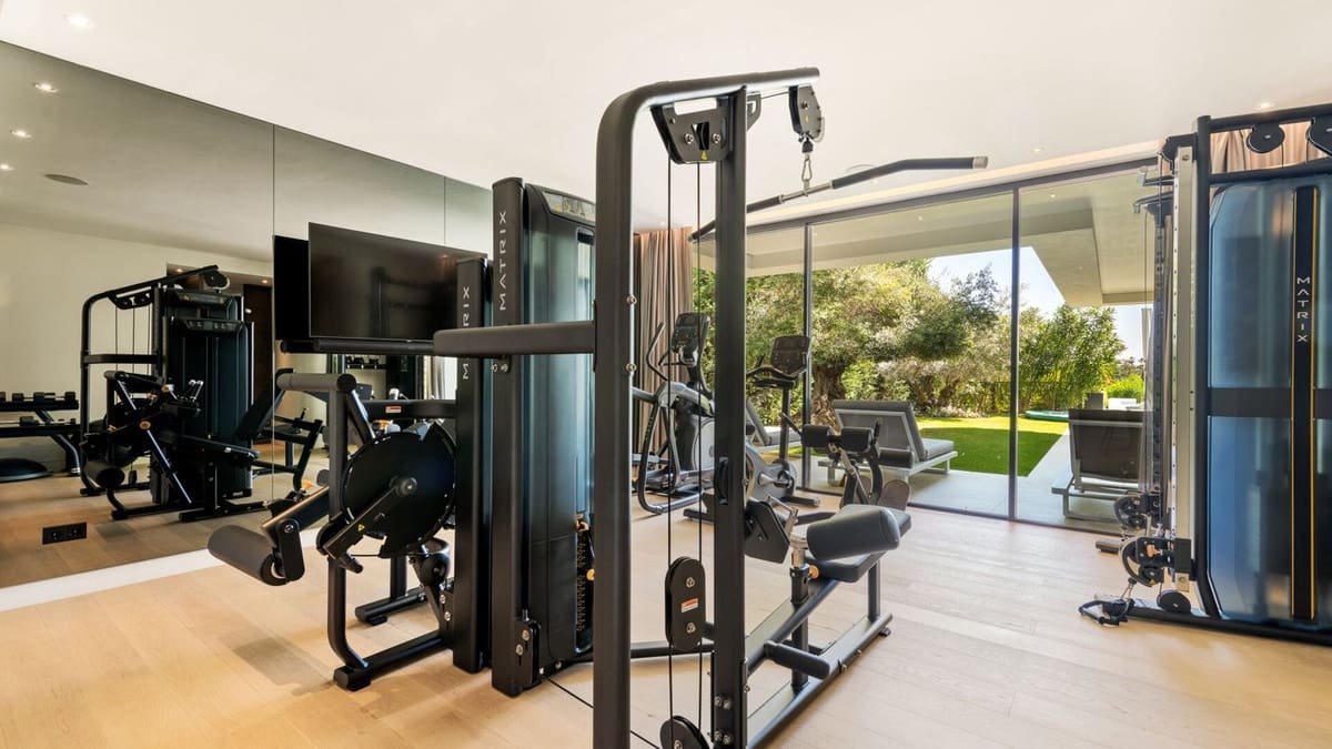 5 bedroom Villa for sale in Benahavis with garage - € 6,250,000 (Ref: 9614185)