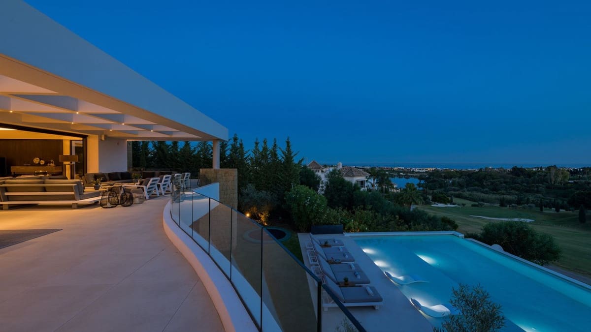 5 bedroom Villa for sale in Benahavis with garage - € 6,250,000 (Ref: 9614185)