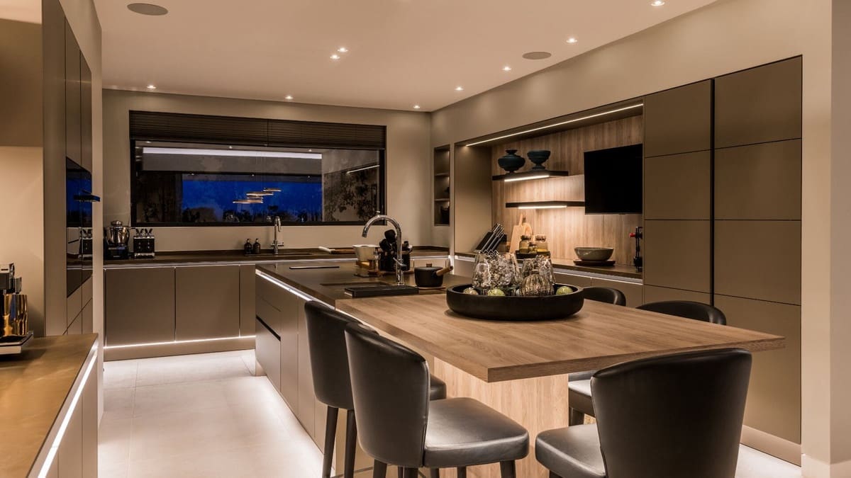 5 bedroom Villa for sale in Benahavis with garage - € 6,250,000 (Ref: 9614185)