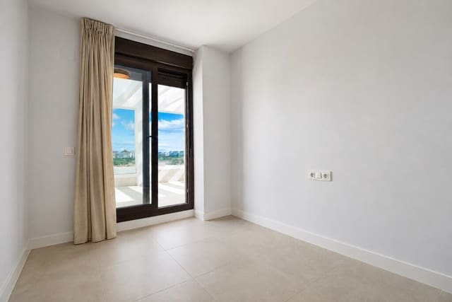 Apartamento de 2 habitaciones en Estepona en venta - 525.000 € (Ref: 9626520)
