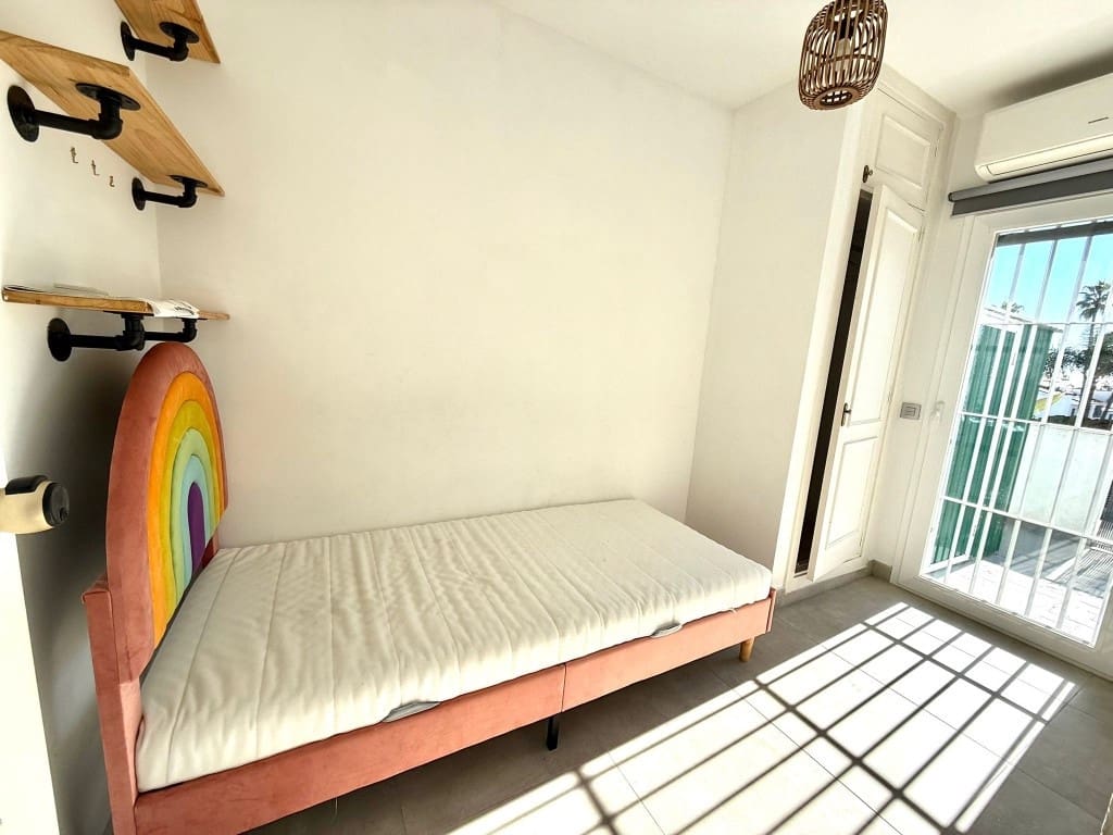 3 chambre Maison de Ville à vendre à Estepona - 375 000 € (Ref: 9669108)