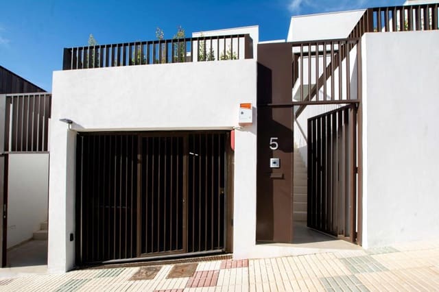 3 makuuhuone Omakotitalo myytävänä paikassa Málaga kaupunki mukana uima-altaan - 695 000 € (Ref: 9805057)