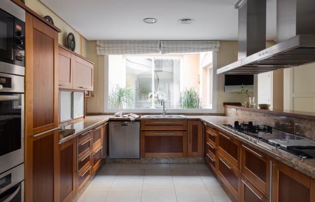 8 makuuhuone Huvila myytävänä paikassa New Golden Mile, Estepona mukana uima-altaan - 6 600 000 € (Ref: 9805064)