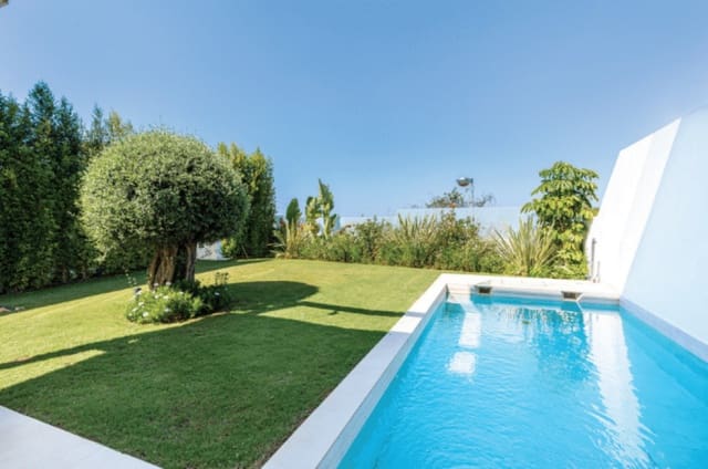 4 slaapkamer Villa te koop in Marbella met zwembad - € 1.950.000 (Ref: 9805072)