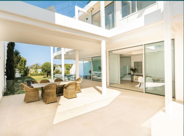 4 slaapkamer Villa te koop in Marbella met zwembad - € 1.950.000 (Ref: 9805072)