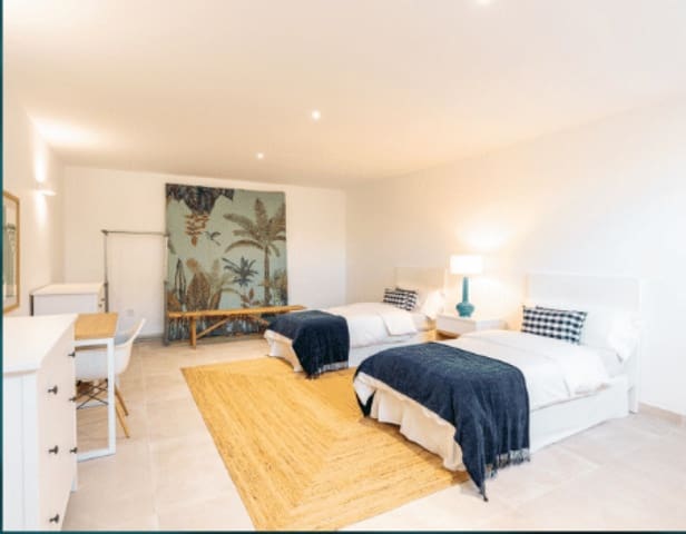 4 slaapkamer Villa te koop in Marbella met zwembad - € 1.950.000 (Ref: 9805072)