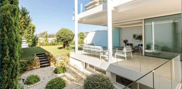 4 slaapkamer Villa te koop in Marbella met zwembad - € 1.950.000 (Ref: 9805072)