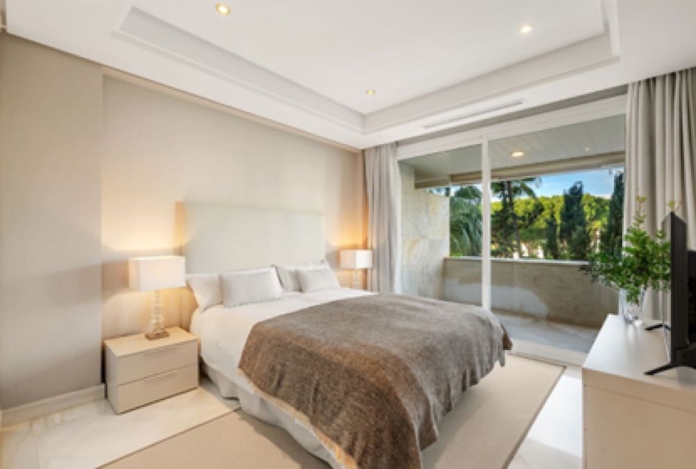 2 slaapkamer Appartement te koop in Marbella met zwembad - € 1.210.000 (Ref: 9805078)