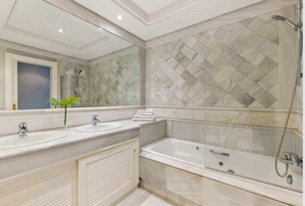 2 chambre Appartement à vendre à Marbella avec piscine - 1 210 000 € (Ref: 9805079)