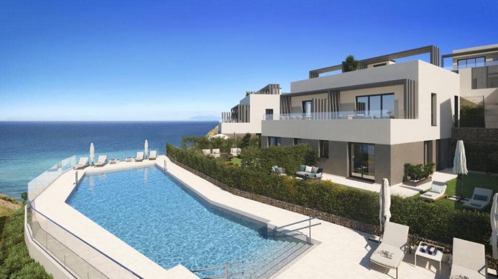 3 makuuhuone Omakotitalo myytävänä paikassa Marbella mukana uima-altaan - 435 000 € (Ref: 9805085)