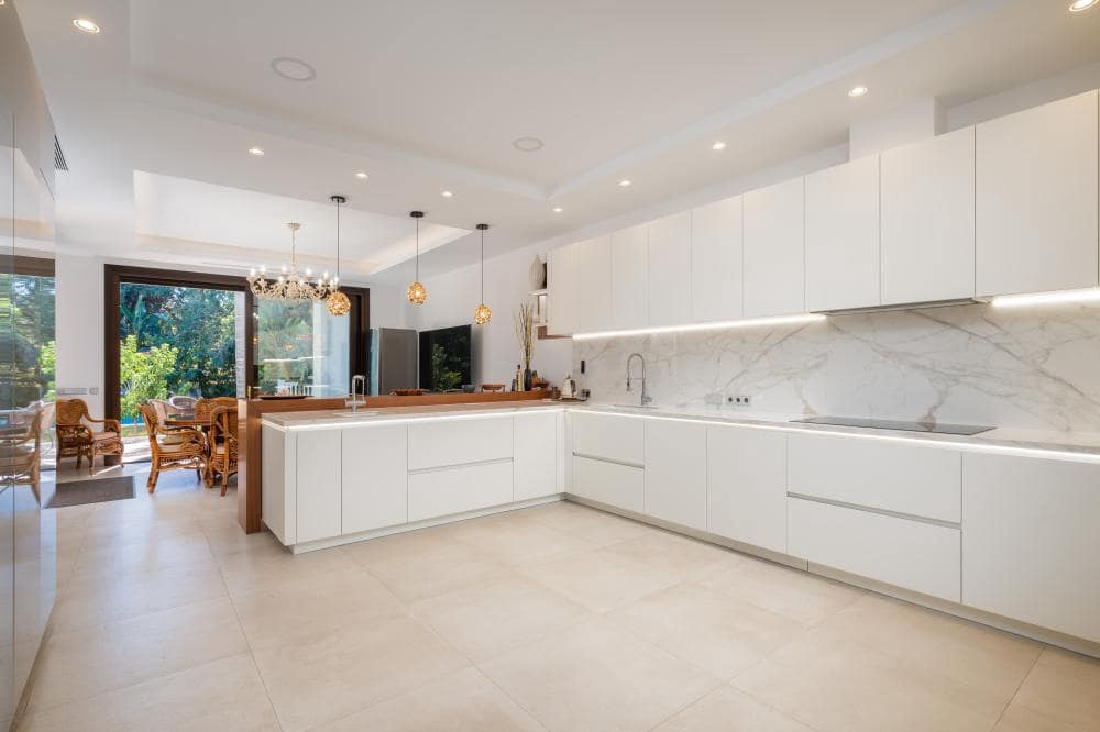 7 sypialnia Willa na sprzedaż w Marbella z basenem - 4 999 999 € (Ref: 9805099)