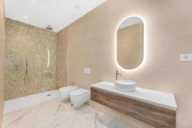 6 makuuhuone Huvila myytävänä paikassa El Paraiso, Estepona - 4 000 000 € (Ref: 9805114)