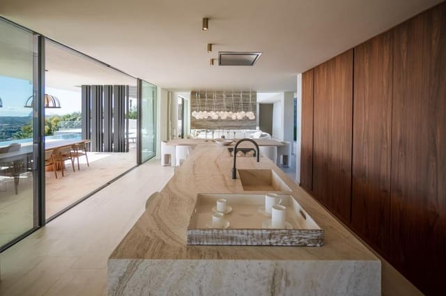 Chalet de 6 habitaciones en Sotogrande, San Roque en venta con piscina - 9.600.000 € (Ref: 9805136)