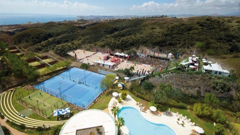 Apartamento de 2 habitaciones en Benalmadena Costa en venta con piscina garaje - 449.000 € (Ref: 3657032)